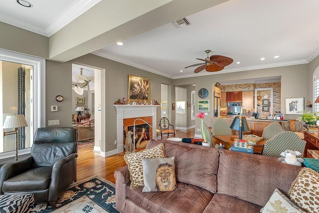 For Sale: $8,995,000 (4 beds, 4 baths, 4704 Square Feet)