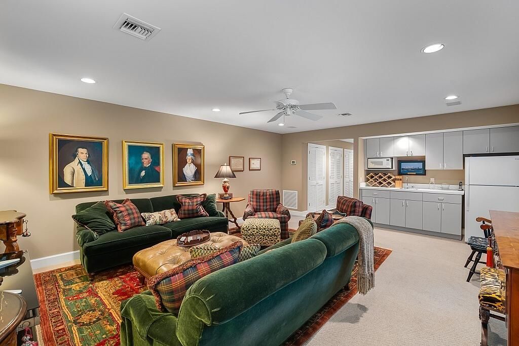 For Sale: $8,995,000 (4 beds, 4 baths, 4704 Square Feet)