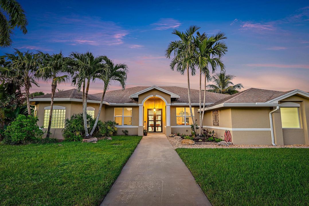 Active With Contract: $899,900 (4 beds, 3 baths, 3296 Square Feet)