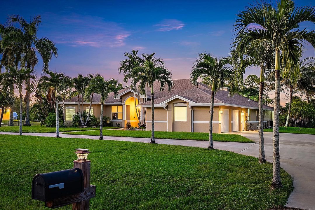 Active With Contract: $899,900 (4 beds, 3 baths, 3296 Square Feet)