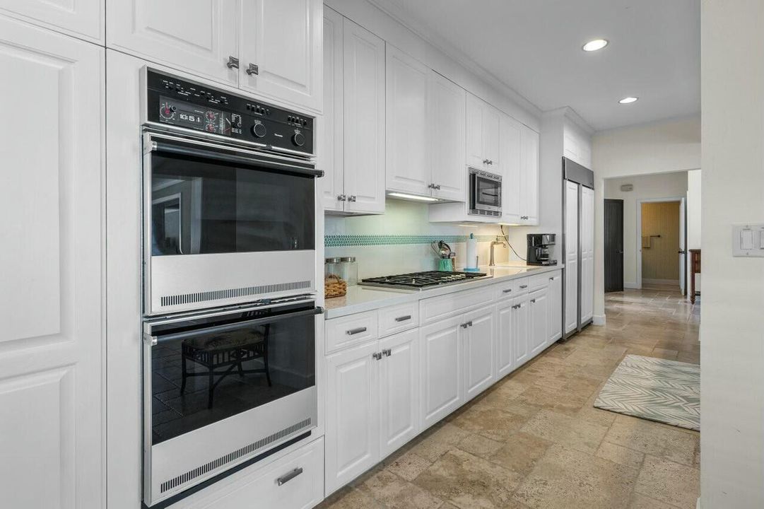 For Sale: $4,695,000 (4 beds, 3 baths, 3976 Square Feet)