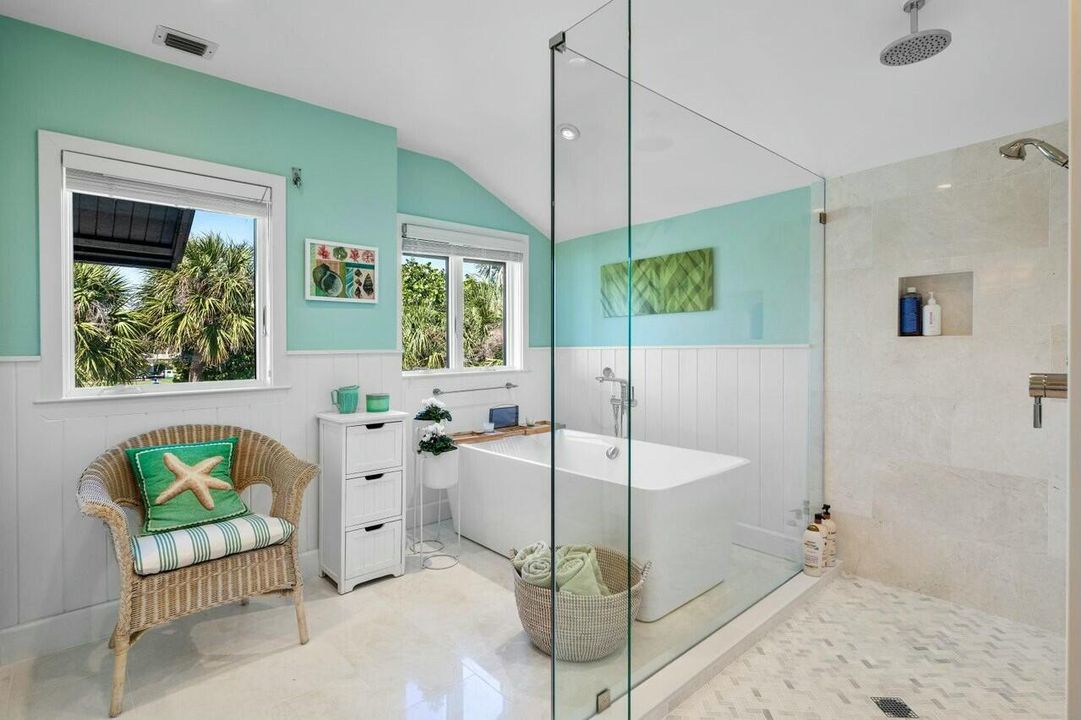 For Sale: $4,695,000 (4 beds, 3 baths, 3976 Square Feet)