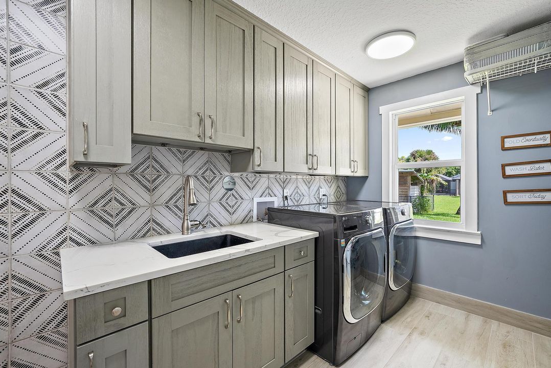 Active With Contract: $899,900 (4 beds, 3 baths, 3296 Square Feet)