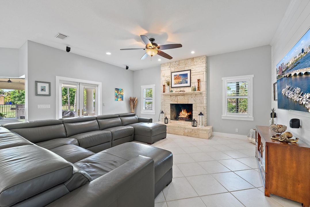 Active With Contract: $899,900 (4 beds, 3 baths, 3296 Square Feet)