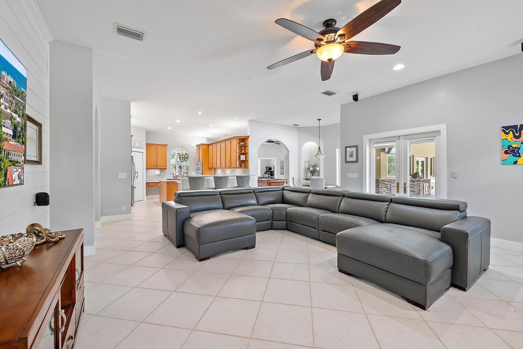 Active With Contract: $899,900 (4 beds, 3 baths, 3296 Square Feet)