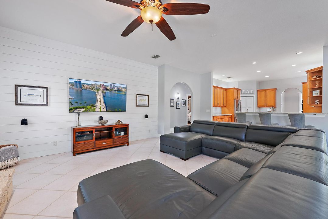 Active With Contract: $899,900 (4 beds, 3 baths, 3296 Square Feet)