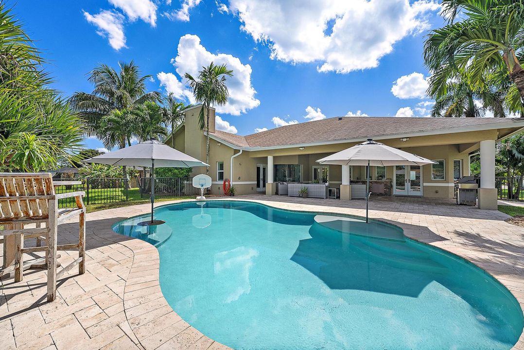 Active With Contract: $899,900 (4 beds, 3 baths, 3296 Square Feet)