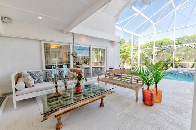 出租: $13,000 (3 贝兹, 3 浴室, 1928 平方英尺)