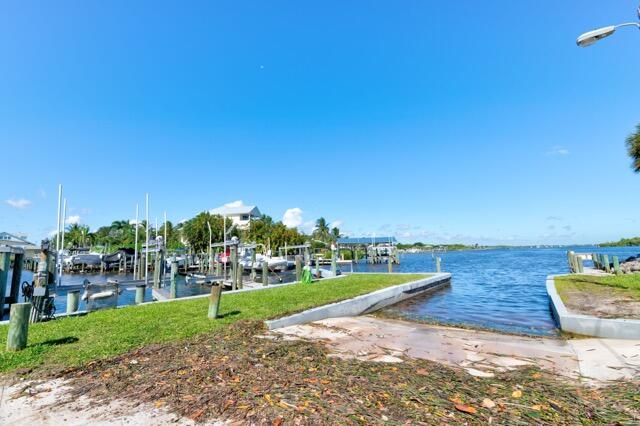 出租: $13,000 (3 贝兹, 3 浴室, 1928 平方英尺)