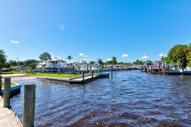 出租: $13,000 (3 贝兹, 3 浴室, 1928 平方英尺)