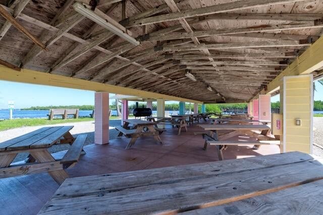 出租: $13,000 (3 贝兹, 3 浴室, 1928 平方英尺)