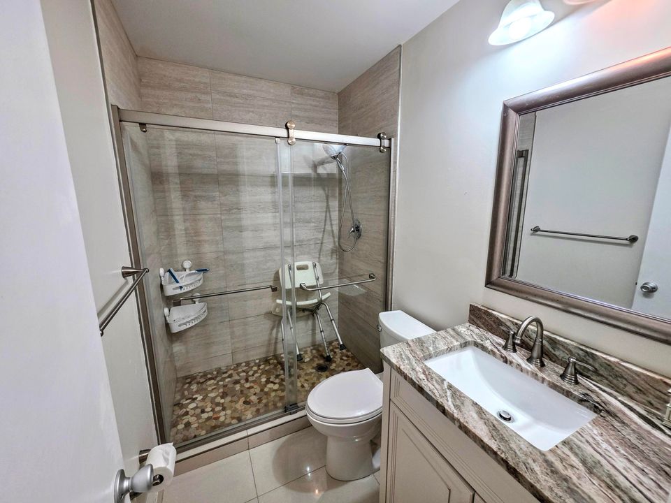 合同活跃: $129,900 (2 贝兹, 2 浴室, 1080 平方英尺)