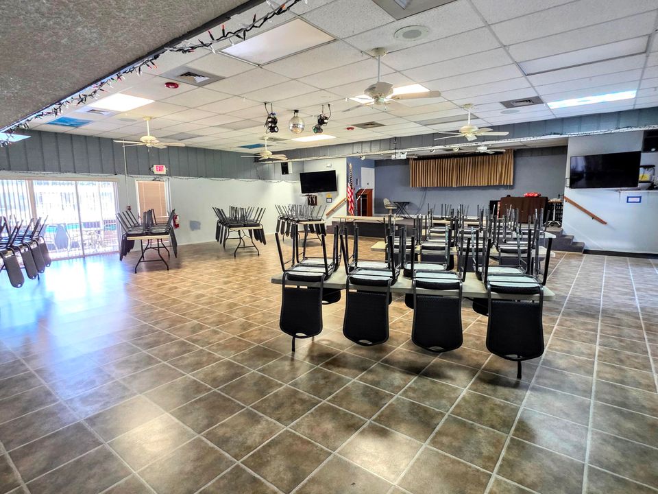 合同活跃: $129,900 (2 贝兹, 2 浴室, 1080 平方英尺)