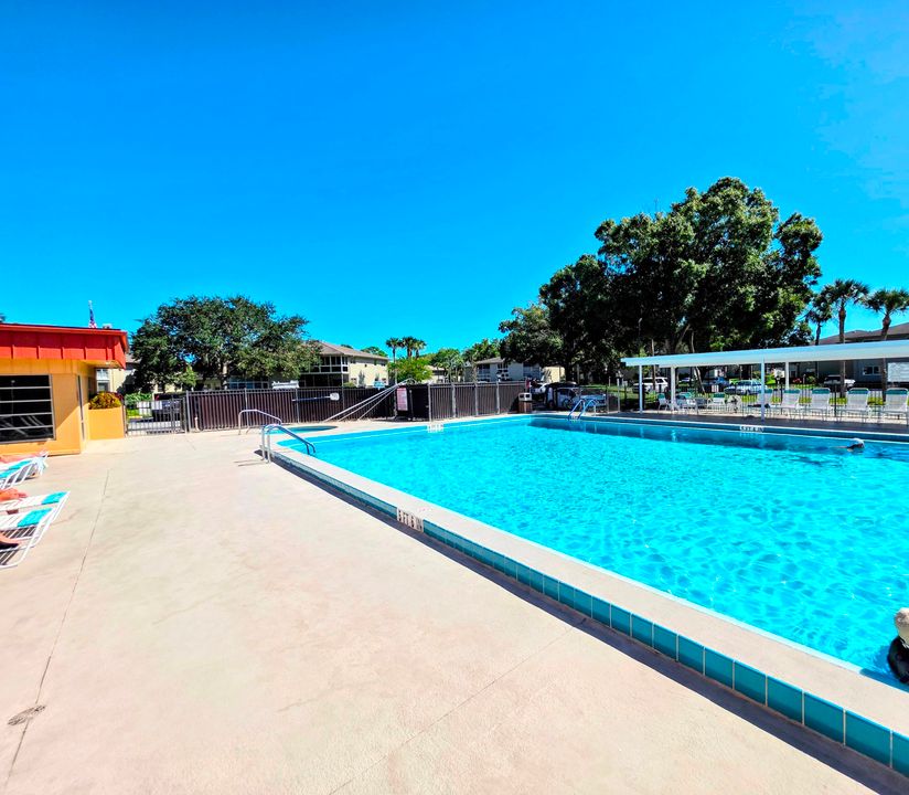 合同活跃: $129,900 (2 贝兹, 2 浴室, 1080 平方英尺)