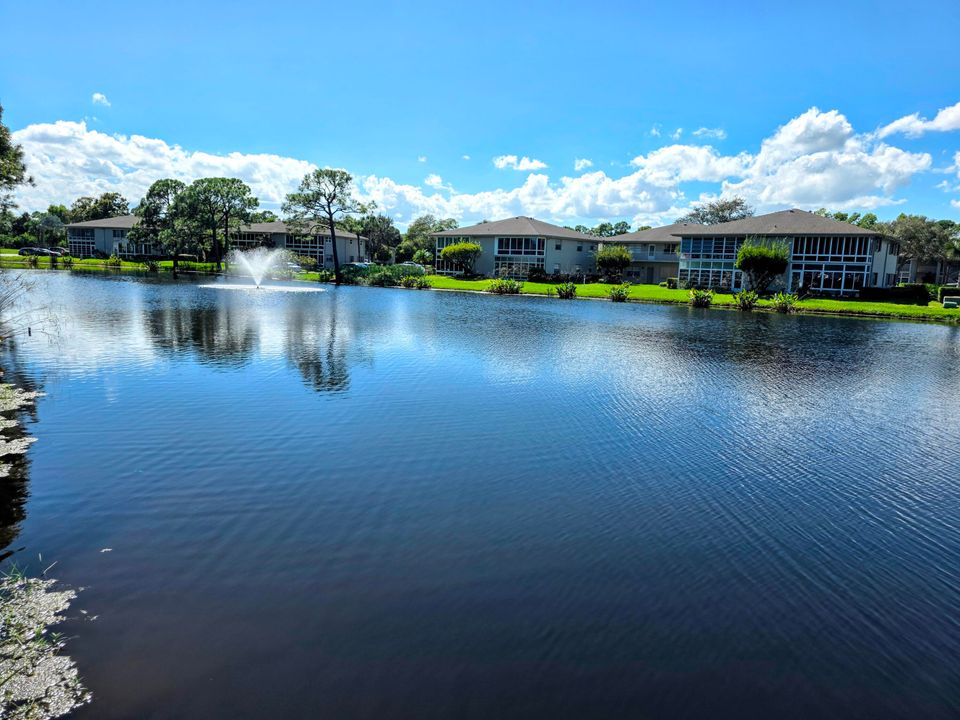 合同活跃: $129,900 (2 贝兹, 2 浴室, 1080 平方英尺)