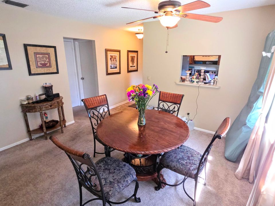 合同活跃: $129,900 (2 贝兹, 2 浴室, 1080 平方英尺)