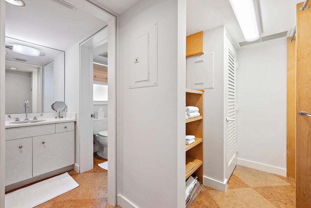 待售: $2,250,000 (2 贝兹, 2 浴室, 1260 平方英尺)