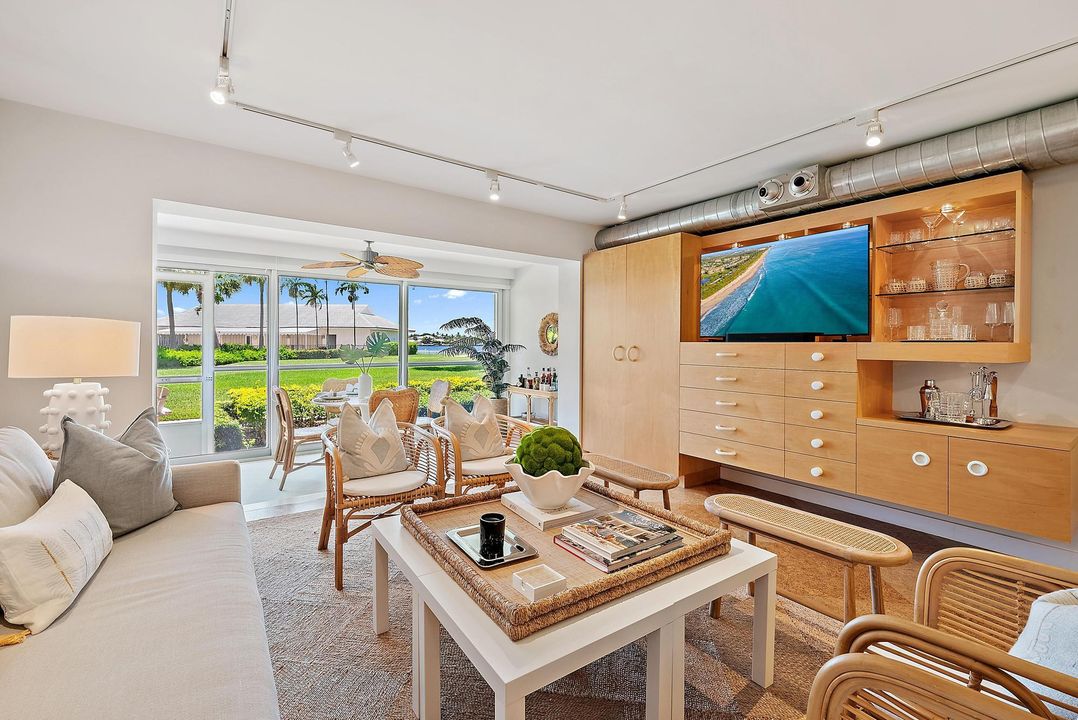 待售: $2,250,000 (2 贝兹, 2 浴室, 1260 平方英尺)