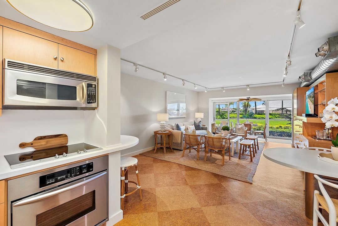 待售: $2,250,000 (2 贝兹, 2 浴室, 1260 平方英尺)