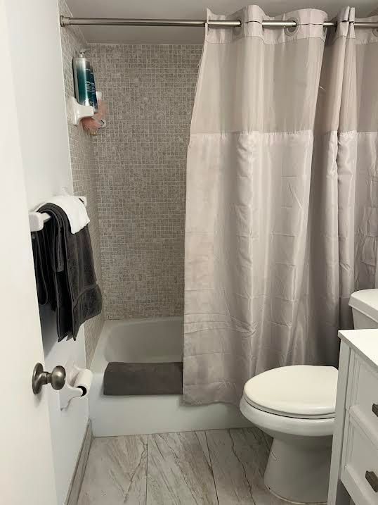 Active With Contract: $190,000 (2 beds, 2 baths, 984 Square Feet)