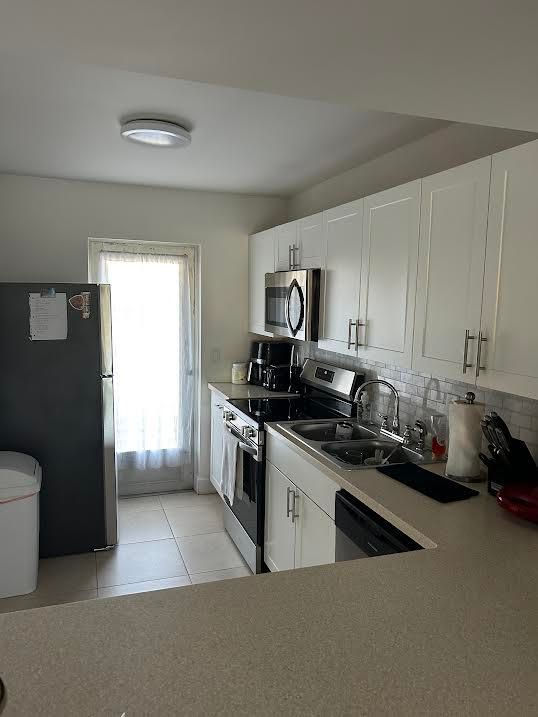 Active With Contract: $190,000 (2 beds, 2 baths, 984 Square Feet)