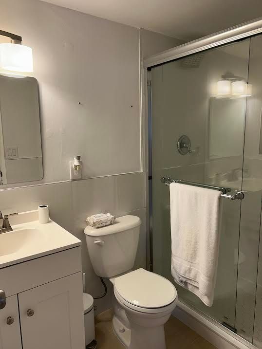 Active With Contract: $190,000 (2 beds, 2 baths, 984 Square Feet)