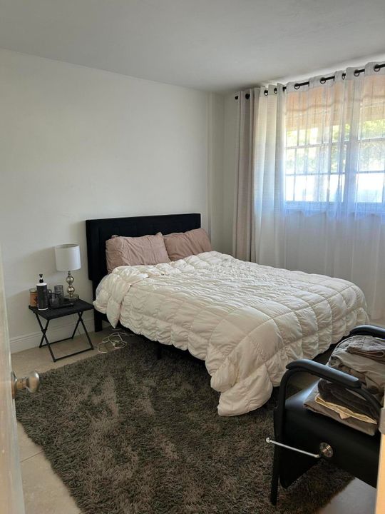 Active With Contract: $190,000 (2 beds, 2 baths, 984 Square Feet)