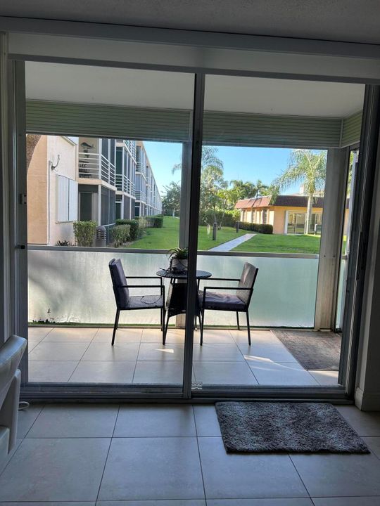 Active With Contract: $190,000 (2 beds, 2 baths, 984 Square Feet)