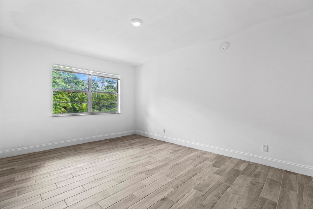 合同活跃: $1,630 (2 贝兹, 2 浴室, 888 平方英尺)