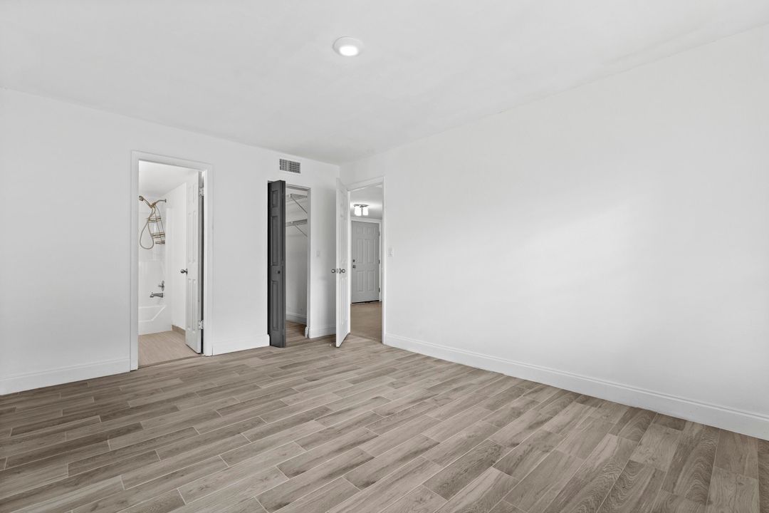 合同活跃: $1,630 (2 贝兹, 2 浴室, 888 平方英尺)