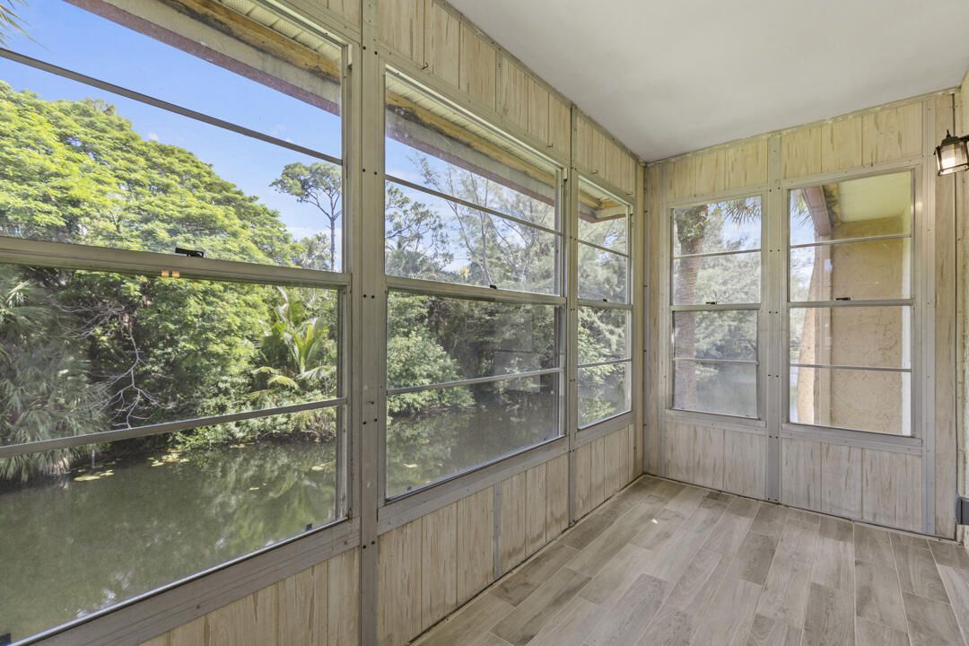 合同活跃: $1,630 (2 贝兹, 2 浴室, 888 平方英尺)