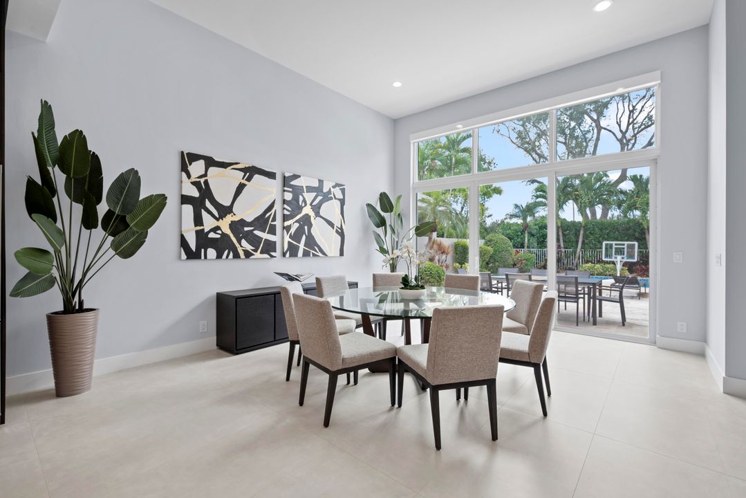 For Rent: $25,000 (5 beds, 6 baths, 4242 Square Feet)