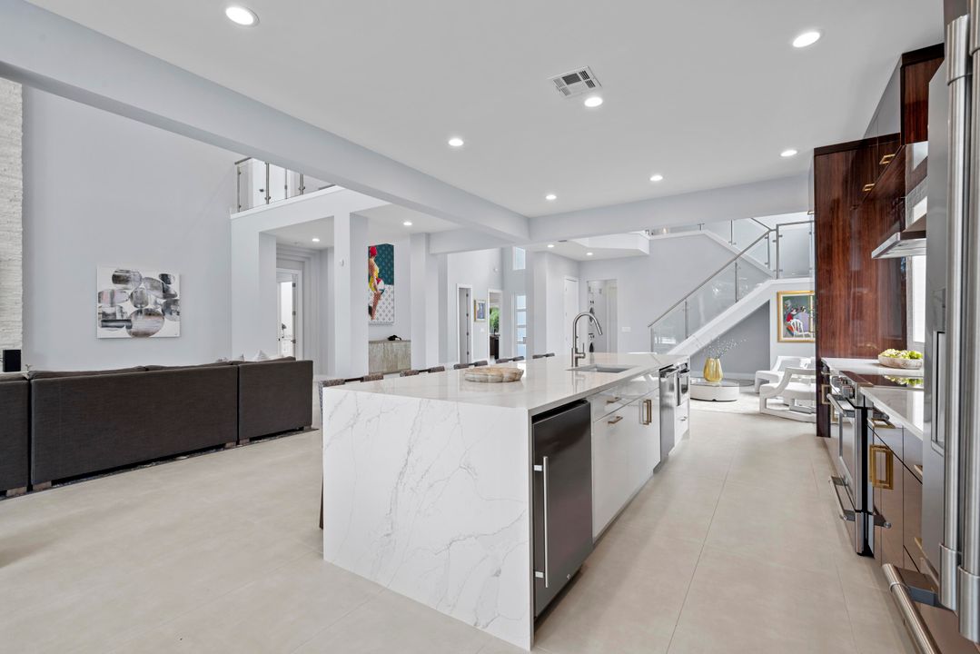 For Rent: $25,000 (5 beds, 6 baths, 4242 Square Feet)