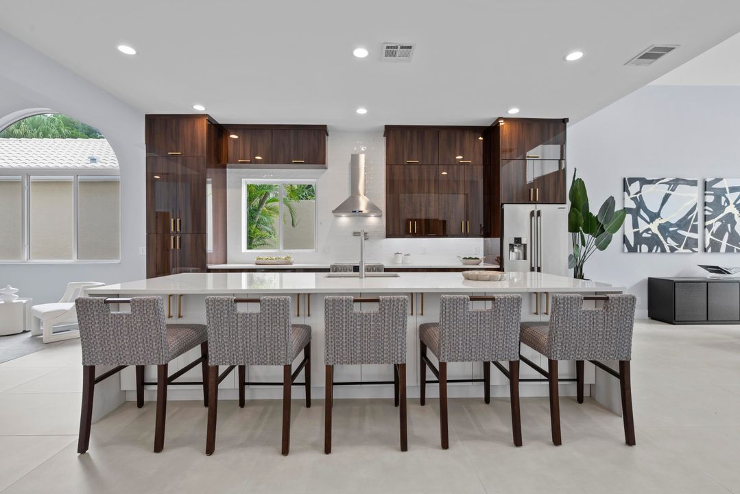 For Rent: $25,000 (5 beds, 6 baths, 4242 Square Feet)