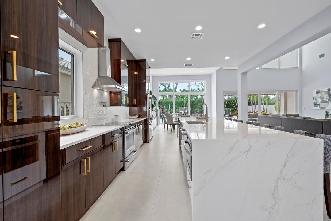 For Rent: $25,000 (5 beds, 6 baths, 4242 Square Feet)