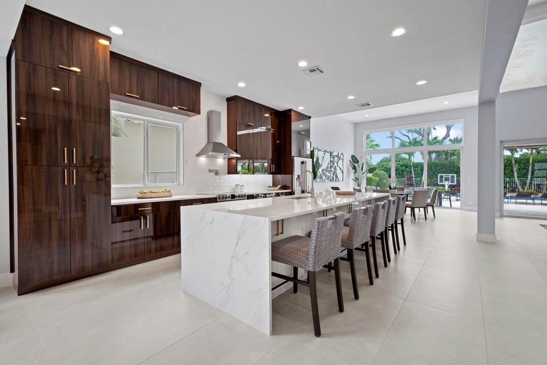 For Rent: $25,000 (5 beds, 6 baths, 4242 Square Feet)