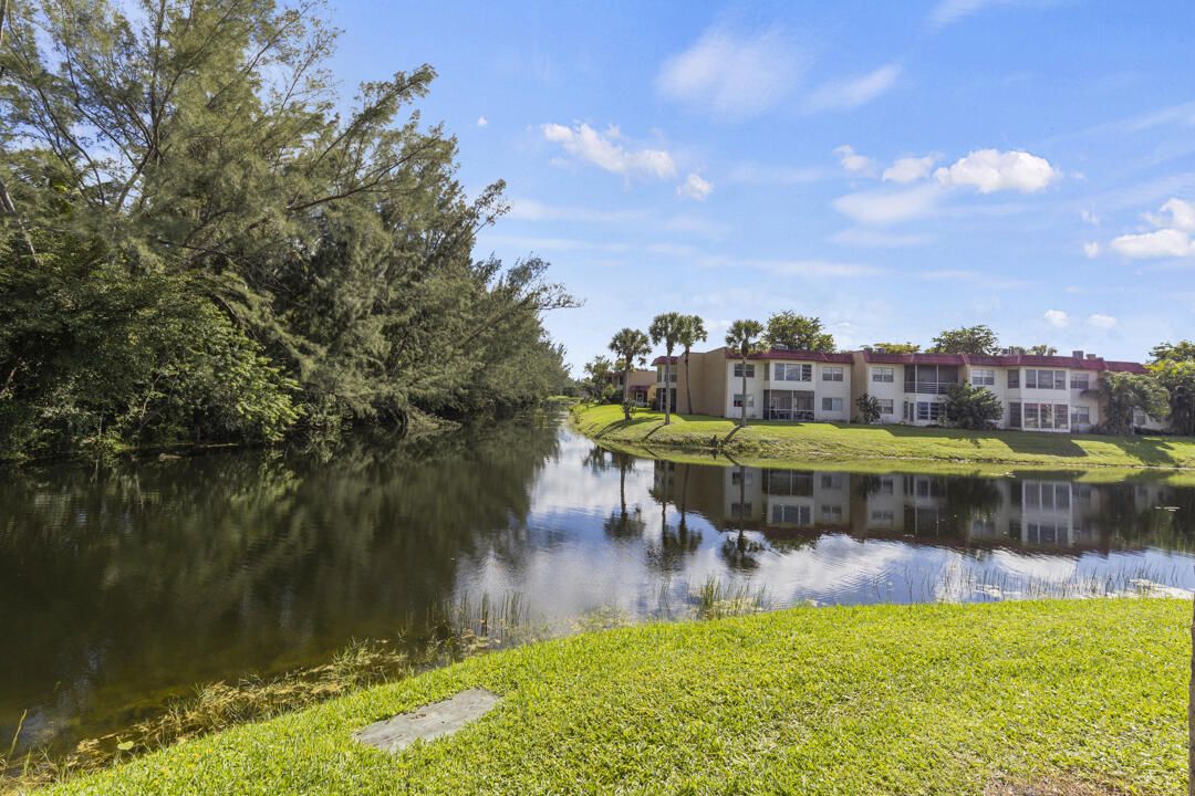 合同活跃: $1,630 (2 贝兹, 2 浴室, 888 平方英尺)