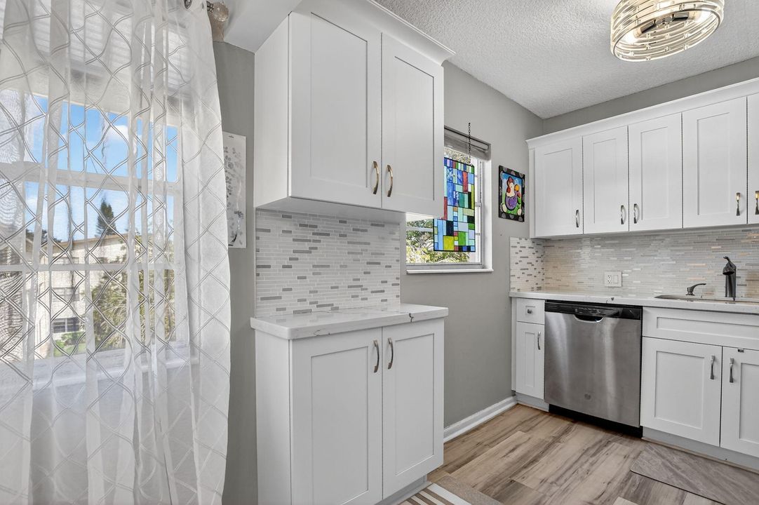 合同活跃: $2,800 (2 贝兹, 1 浴室, 840 平方英尺)