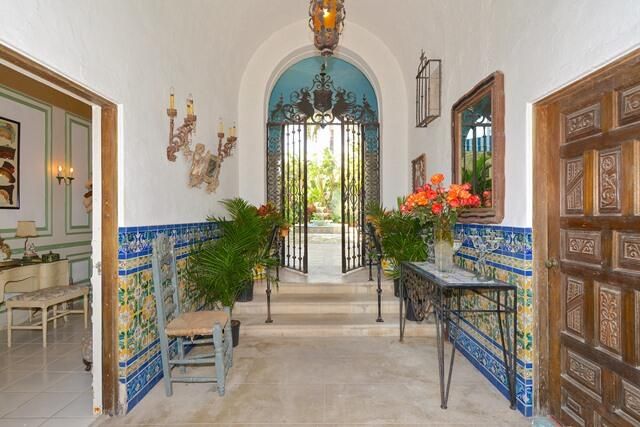 For Rent: $65,000 (6 beds, 9 baths, 7008 Square Feet)