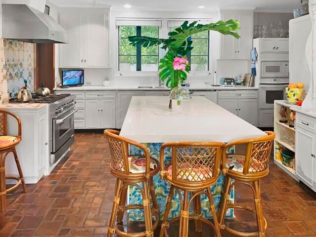 For Rent: $65,000 (6 beds, 9 baths, 7008 Square Feet)