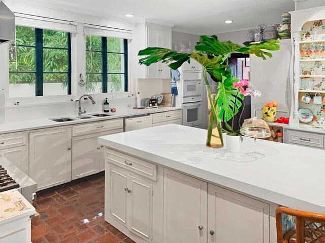 For Rent: $65,000 (6 beds, 9 baths, 7008 Square Feet)