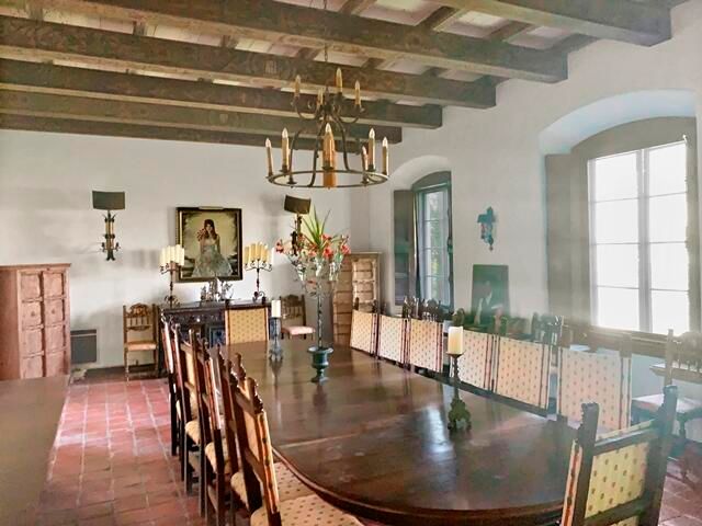 For Rent: $65,000 (6 beds, 9 baths, 7008 Square Feet)