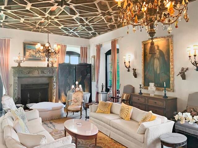 For Rent: $65,000 (6 beds, 9 baths, 7008 Square Feet)