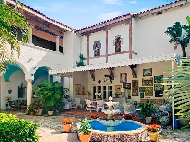 For Rent: $65,000 (6 beds, 9 baths, 7008 Square Feet)