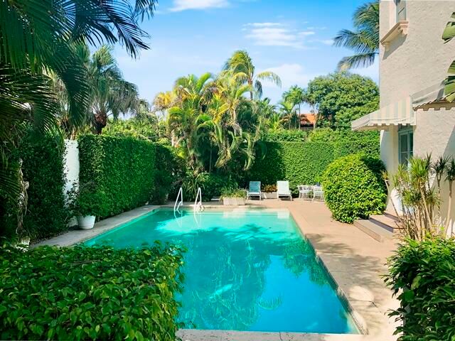 For Rent: $65,000 (6 beds, 9 baths, 7008 Square Feet)