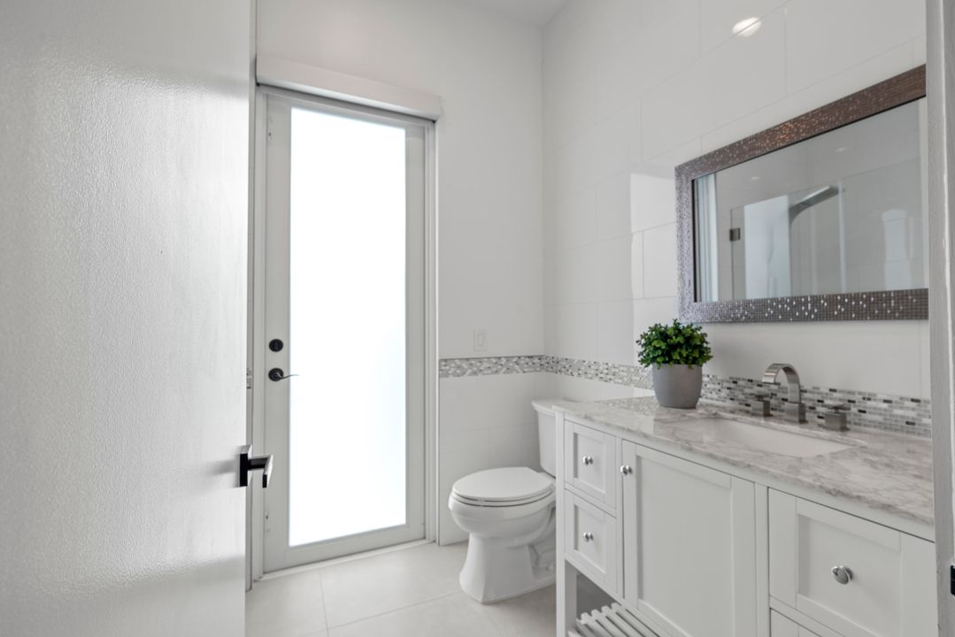 For Rent: $25,000 (5 beds, 6 baths, 4242 Square Feet)