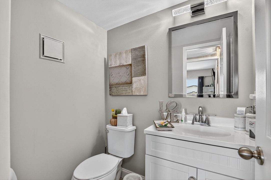 合同活跃: $2,800 (2 贝兹, 1 浴室, 840 平方英尺)