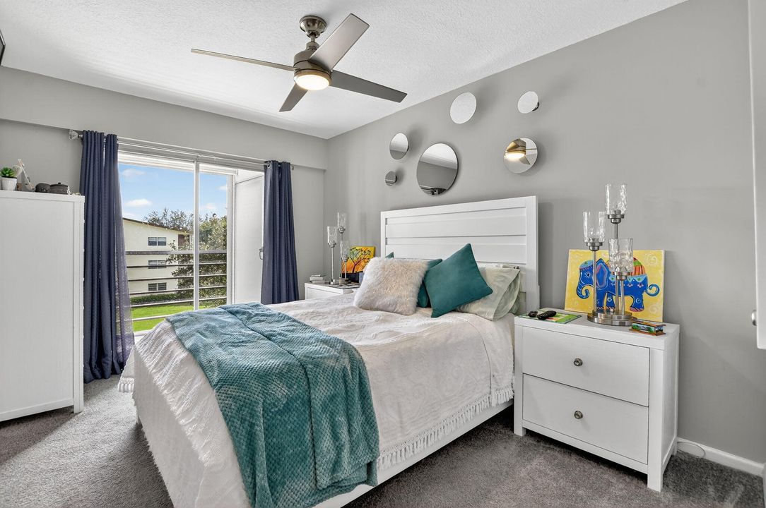 合同活跃: $2,800 (2 贝兹, 1 浴室, 840 平方英尺)