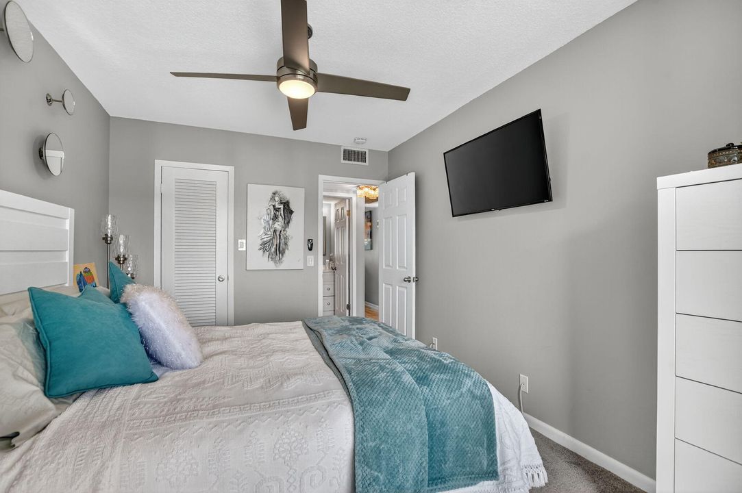 合同活跃: $2,800 (2 贝兹, 1 浴室, 840 平方英尺)