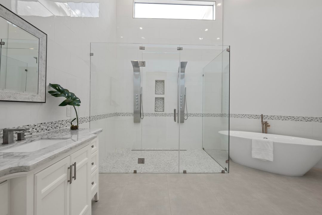 For Rent: $25,000 (5 beds, 6 baths, 4242 Square Feet)